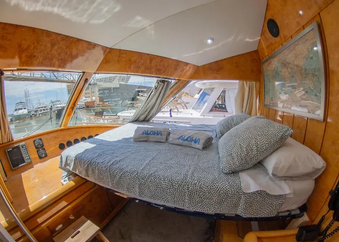 Botel Charter Boat *