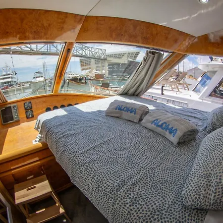 Charter Boat Botel Barcelona