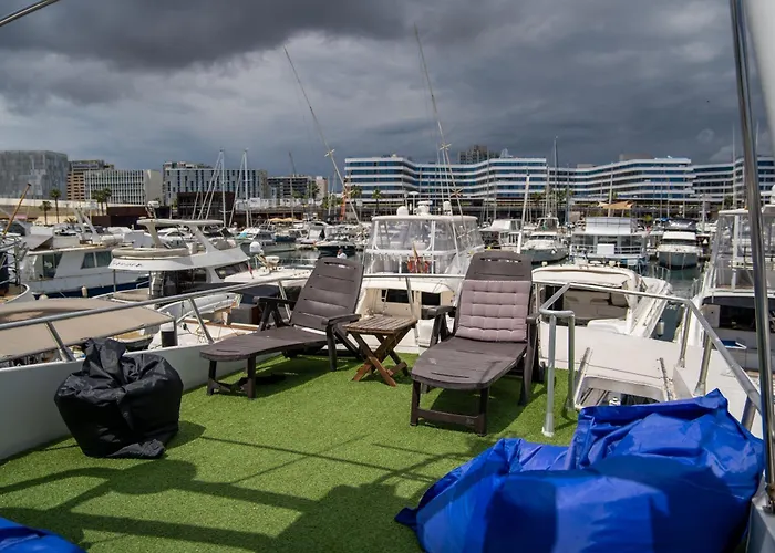 Bateau-hôtel Charter Boat *